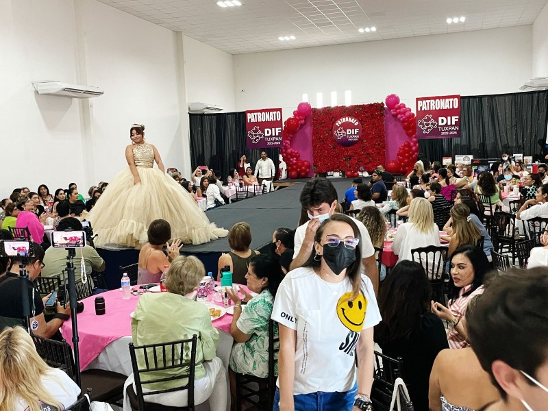 Patronato DIF realizó desfile con causa en Tuxpan