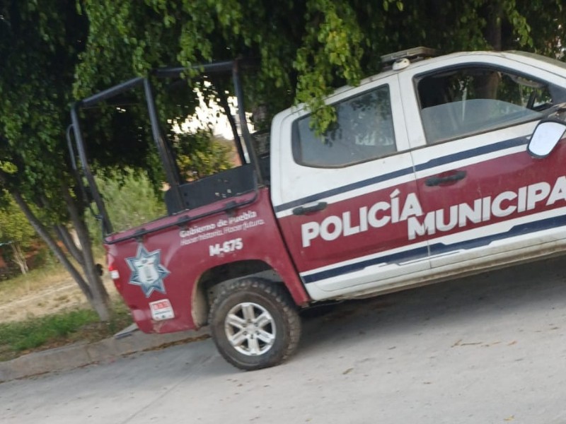 Patrulla abandonada en fraccionamiento es de Xochitlán