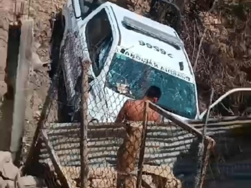 Patrulla de la Guardia Nacional cae al barranco en Acapulco