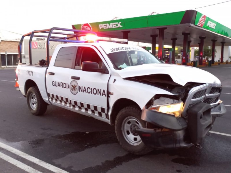 Patrulla de la Guardia Nacional provoca choque-volcamiento