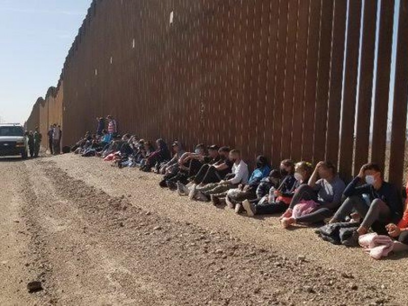 Patrulla fronteriza en Lukeville, Arizona detiene a 68 migrantes cubanos
