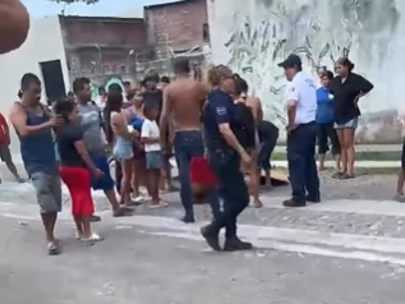 Muere menor tras persecución de policías en Tecomán; vecinos acusan atropellamiento