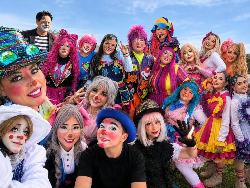 Payasos guaymenses alistan festejo familiar para celebrar su día internacional.