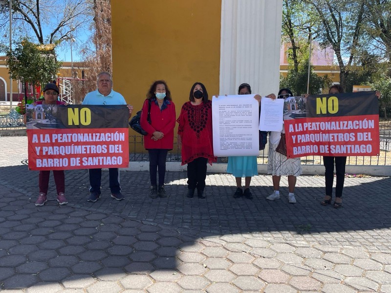 Vecinos del barrio de Santiago contra peatonalización