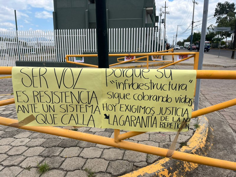 Peatones se manifiestan pacíficamente para la mejora de la infraestructura