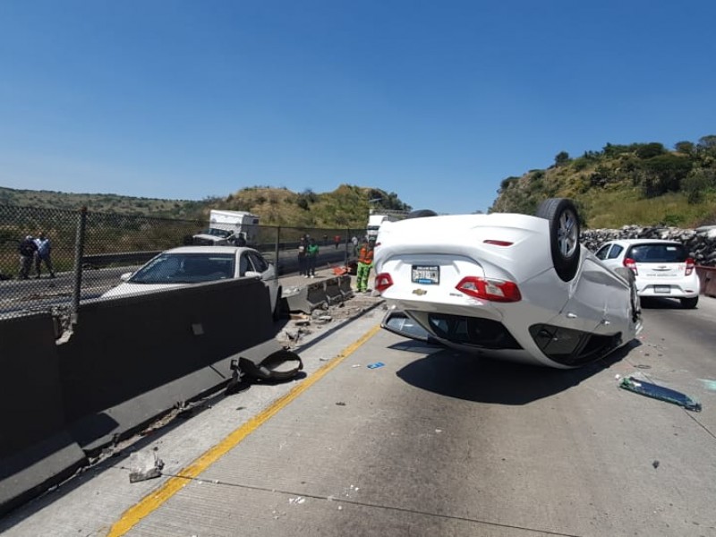 Pedro Carrizales, El Mijis, sufre accidente en la México-Querétaro