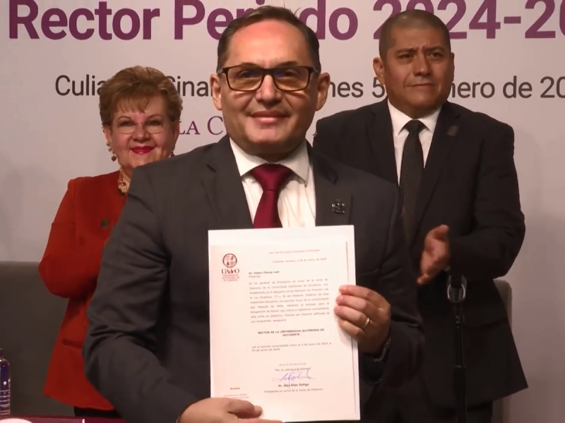 Pedro Flores asume rectoría de la UAdeO