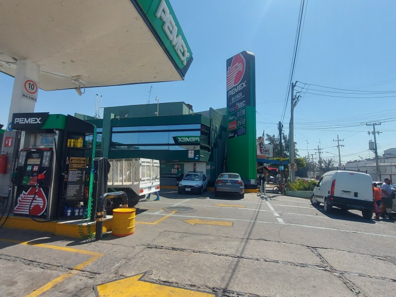 Pega a automovilistas aumento en el precio de la gasolina