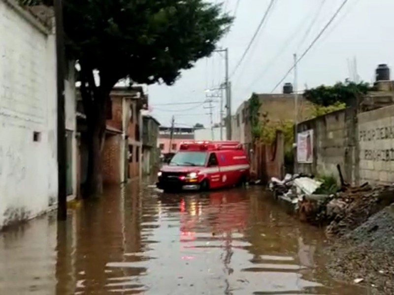 Pega granizada a la capital mexiquense y genera inundaciones