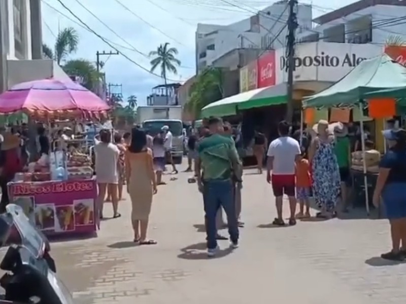Pelea entre turistas y estafadores en playa nayarita