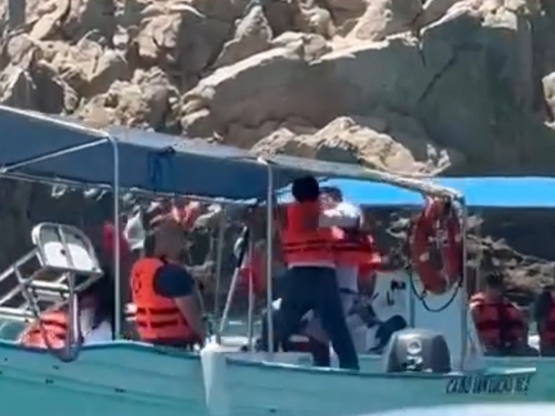 Pelean a bordo de una embarcación en Cabo San Lucas