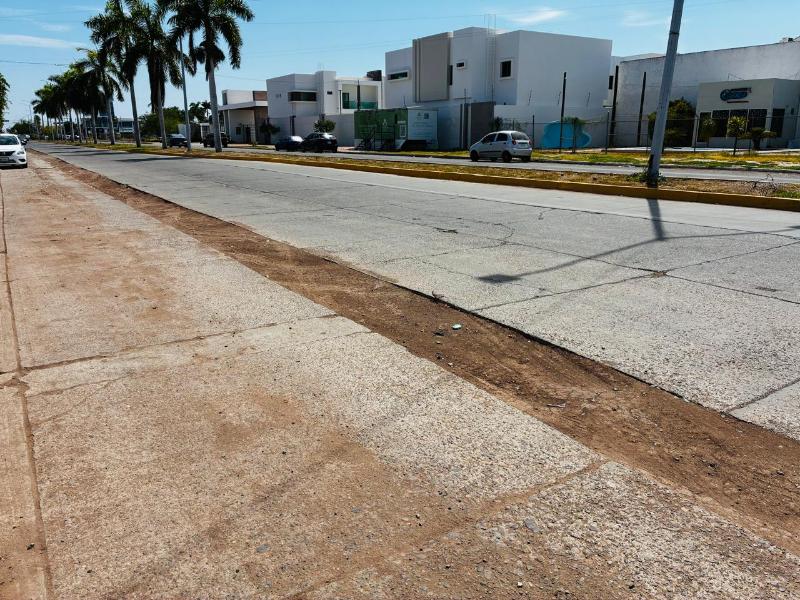 Denuncian zanja abierta por obra inconclusa en el bulevar Río Las Cañas