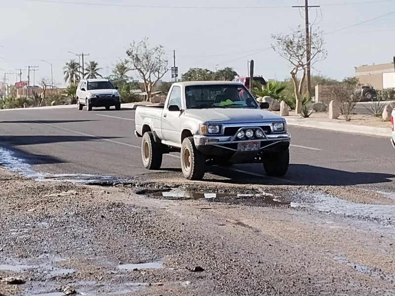 Peligroso bache en forjadores