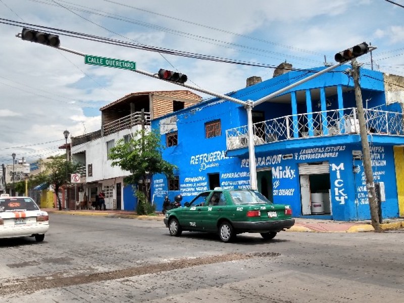 Peligroso cruce peatonal en Av Victoria y Querétaro