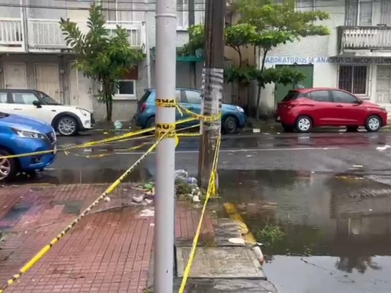 Peligroso poste de CFE representa riesgo para jardín de niños