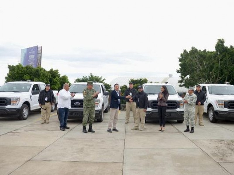 PEMEX dona camionetas para detectar vehículos robados