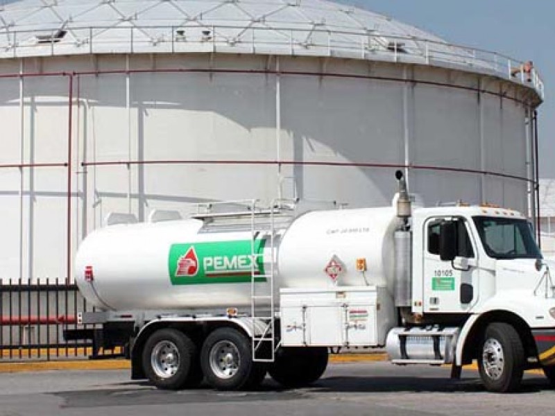 Pemex no tiene suficiente equipo para abastecernos: gasolineros