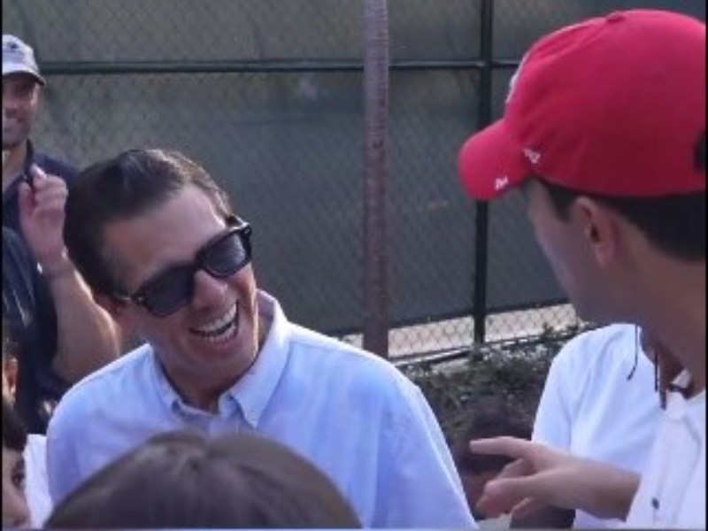 VIDEO: Peña Nieto reaparece relajado en evento con ilusionista famoso