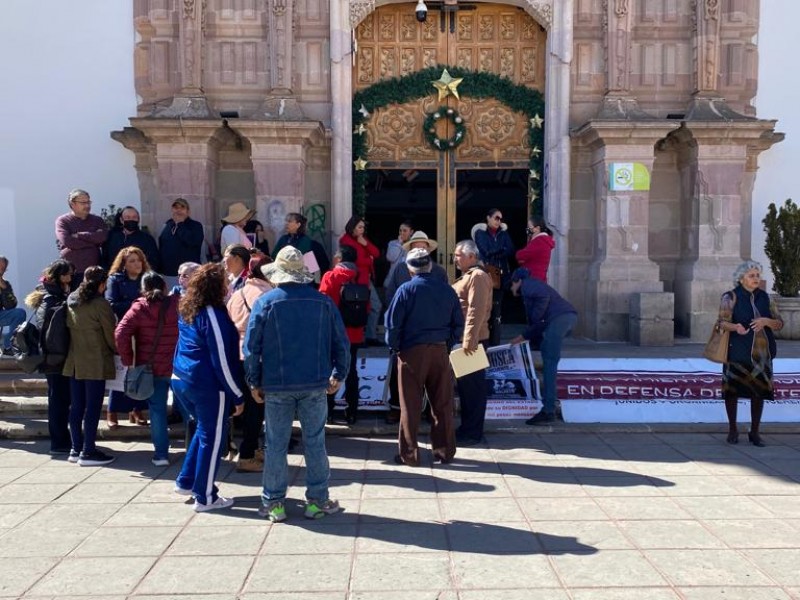 Pensionados y jubilados del ISSSTEZAC reclaman sus derechos