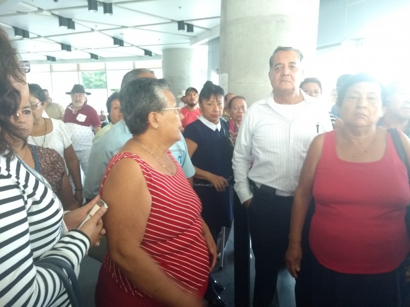 Pensionados y jubilados se manifiestan ante falta dePagos