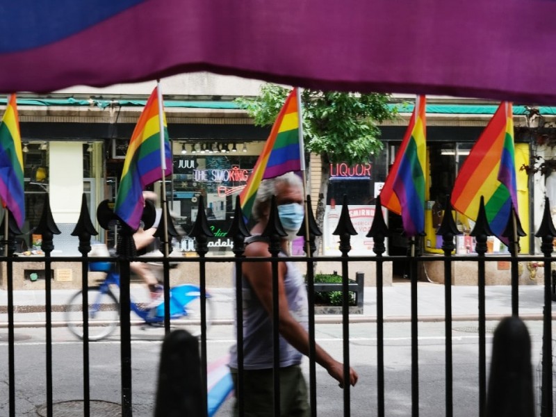 Pentágono prohíbe exhibir banderas LGTB en instalaciones militares