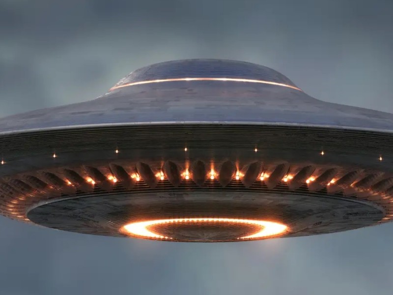 Pentágono sugiere presencia de nave nodriza extraterrestre