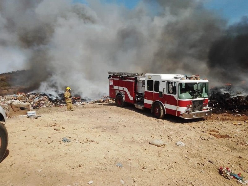 Pepenadores pudieron haber provocado incendio en basurero de Acaponeta