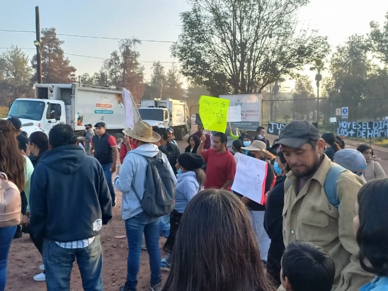 Pepenadores se manifiestan por cierre de Laureles