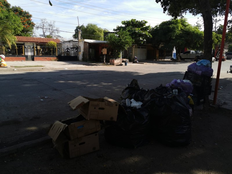 Pequeños comerciantes sufren un viacrucis ante crisis de basura