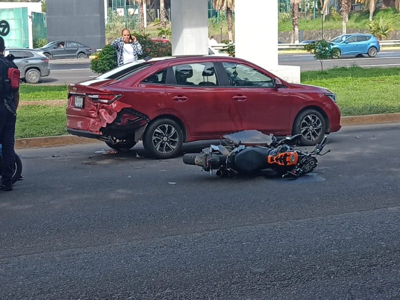 Percance vial en la carretera federal 140; un motociclista lesionado