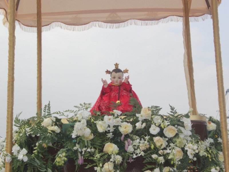 Peregrinos acuden a festejos del Santo Niño Doctor