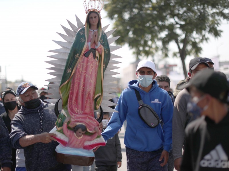 Peregrinos llegan a la Basílica en víspera de festejos