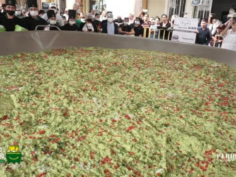 Peribán rompe récord de guacamole más grande del mundo