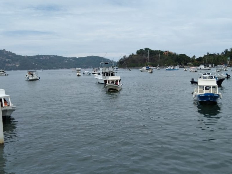 Permanece abierto el puerto a la navegación en Zihuatanejo