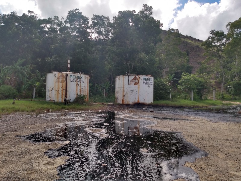 Permanece derrame de chapopote en comunidad de Tuxpan