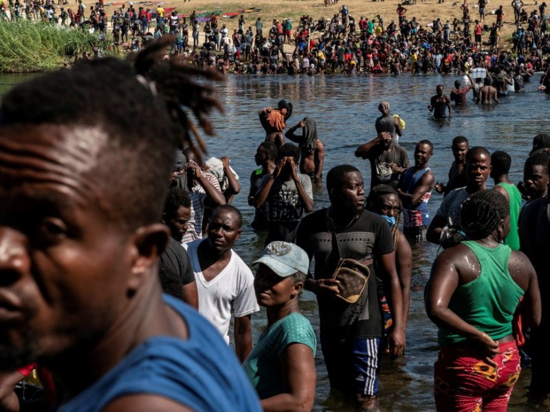 Permanecen más de 1,100 personas migrantes haitianas en Ciudad Acuña