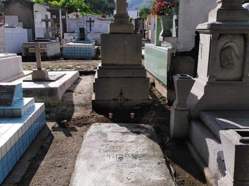 Permanecerá cerrado el 10 de mayo cementerio de Manzanillo