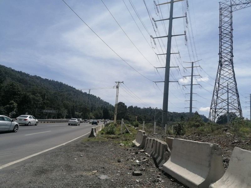 Permanecerán cerrados carriles de la carretera México-Toluca