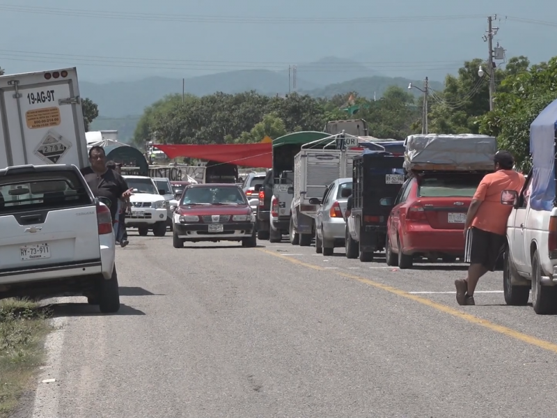 Permisividad ante bloqueos carreteros desquicia a ciudadanos en Oaxaca