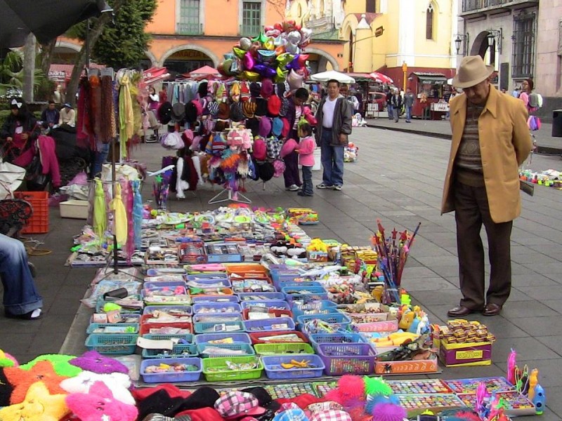 Permiten comercio informal por dedazo