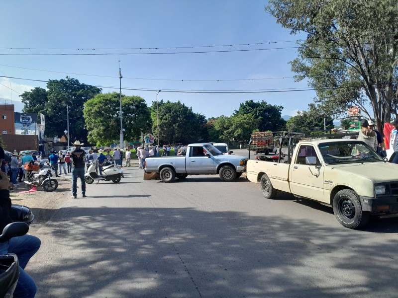 Persiste bloqueo en Jiquilpan, continuará de manera indefinida