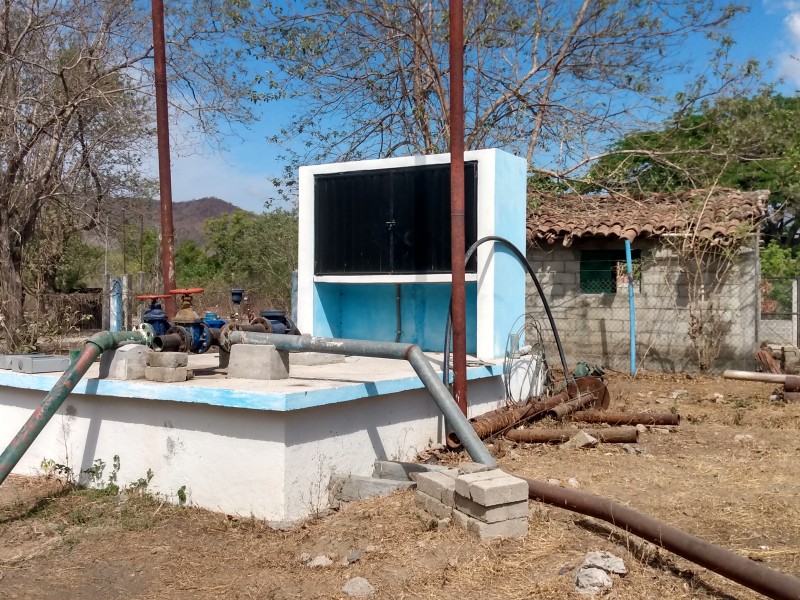 Persiste conflicto entre pobladores en Santiago Astata por agua potable