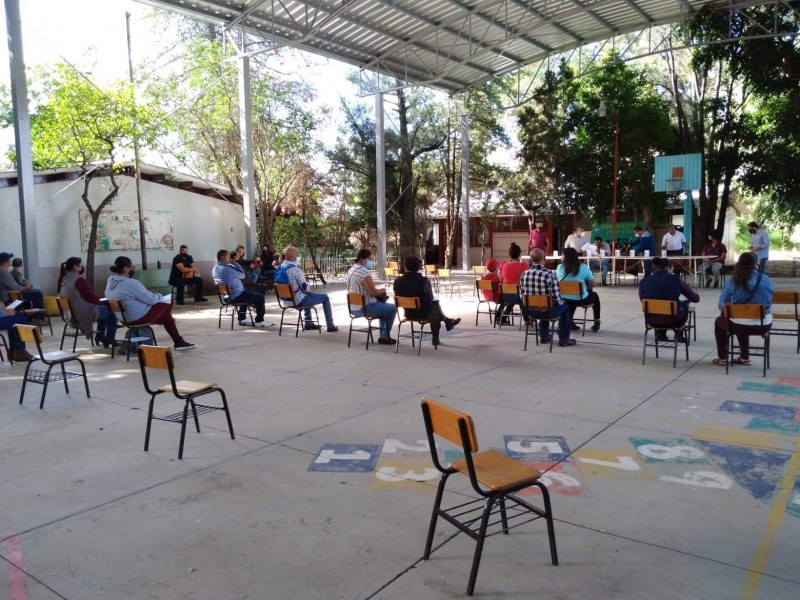 Persiste déficit de maestros en escuelas de Michoacán