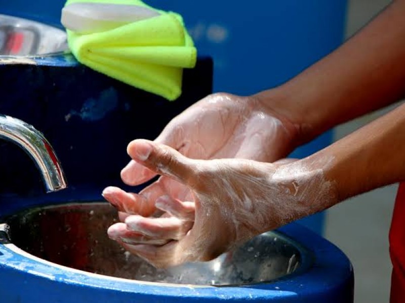 Persiste desabasto de agua potable en escuelas de Zamora 