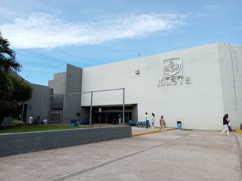 Persiste desabasto de medicamentos en el ISSSTE, derechohabientes exigen solución