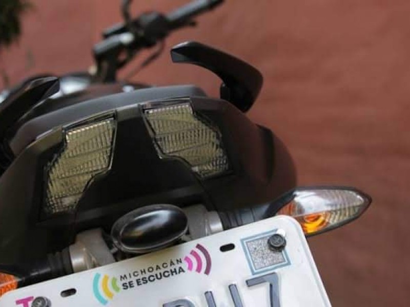 Persiste desabasto de placas para motocicletas en Zamora