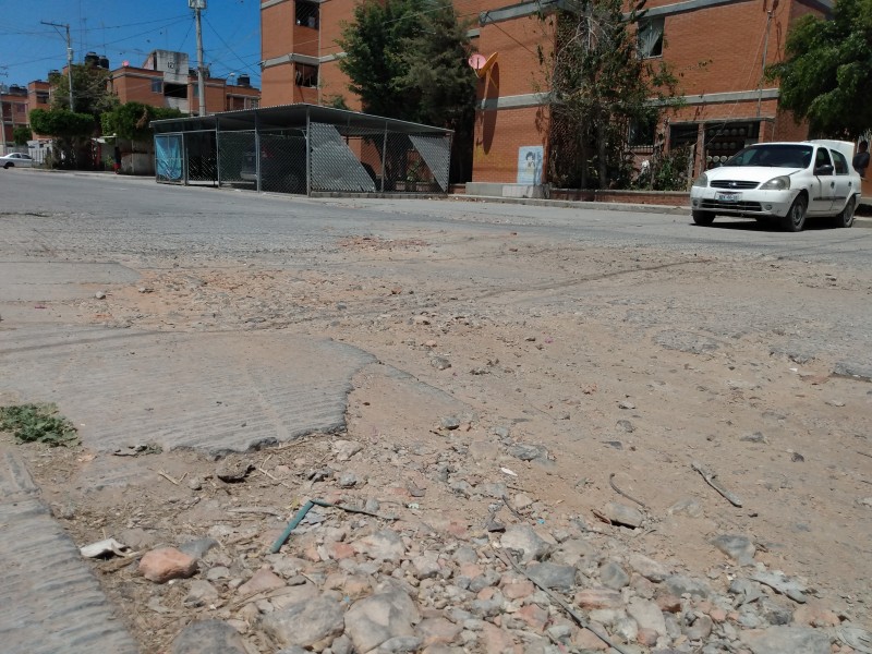 Persiste deterioro en calles del Valle, aun sin registrarse lluvias