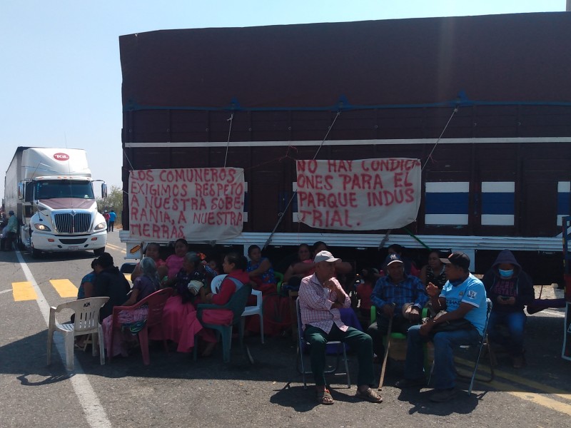 Persiste inconformidad por parque industrial en Puente Madera, bloquean carretera