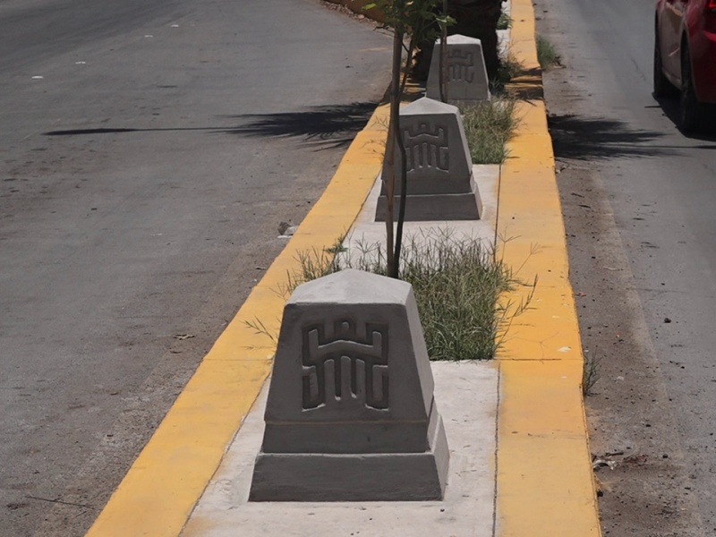 Persiste la polémica por bolardos en Torreón