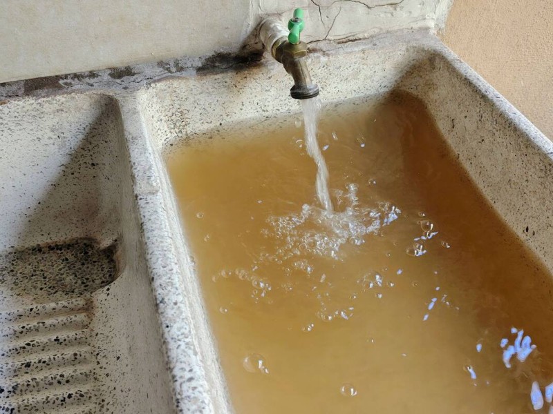 Persisten aguas turbias en algunas colonias de Cajeme